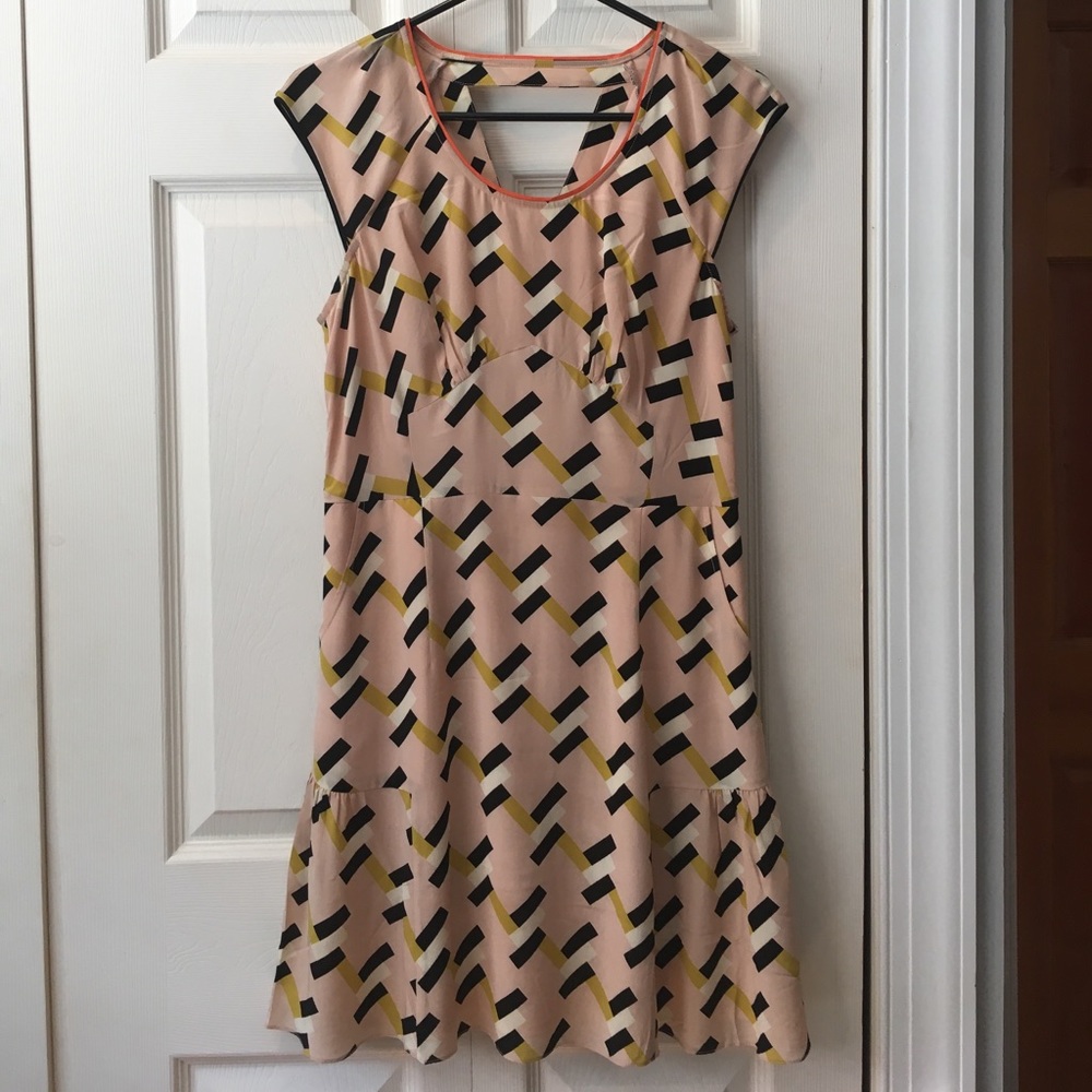 Geometric Print Dress w Cutout